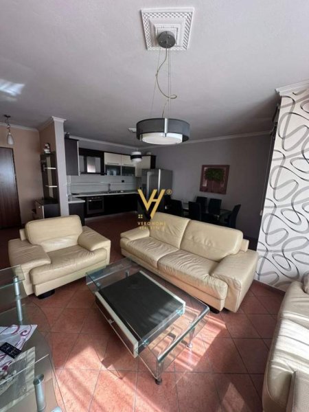 Tirane, jepet me qera apartament 2+1 Kati 3, 110 m² 650 Euro (KOMUNA E PARISIT)