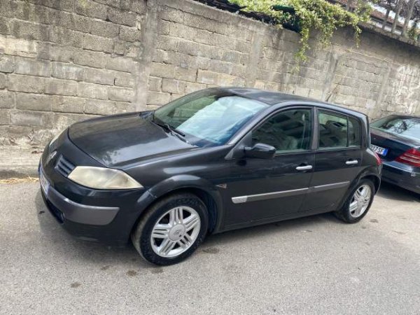 Tirane, shes makine Renault Megane Viti 2004, 1.350 Euro