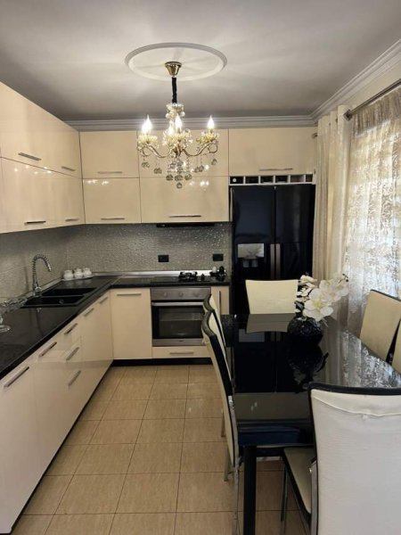 Tirane, jepet me qera 2+1+BLK Kati 2, 400 Euro