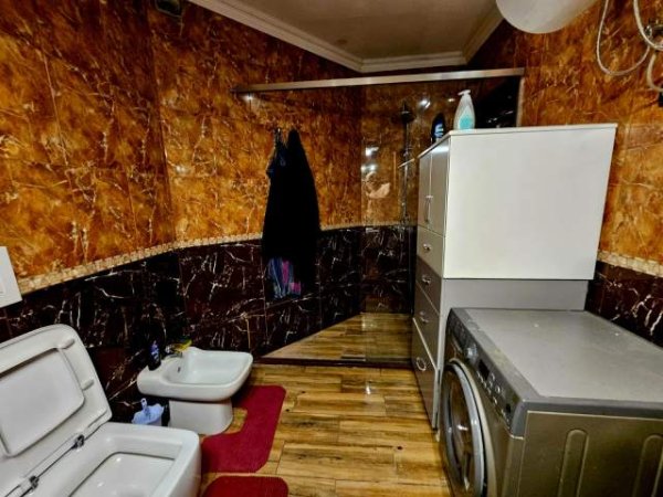 Tirane, jepet me qera apartament 4+1+BLK Kati 12, 170 m² 1.500 Euro (shallvaret)