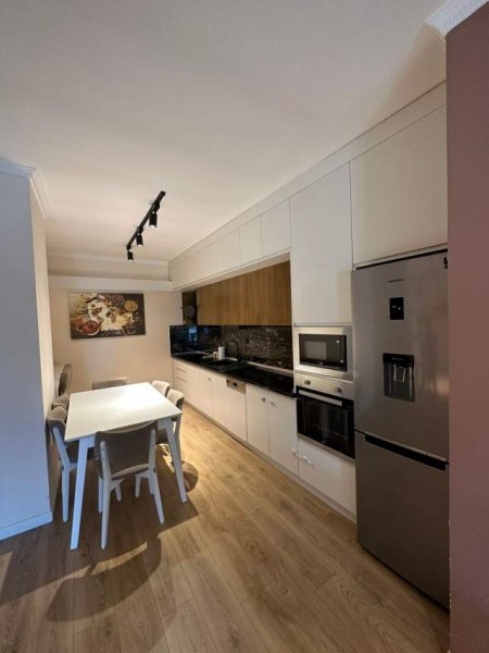 Tirane, jepet me qera apartament 2+1 Kati 4, 100 m² 500 Euro (kompleksi Tom Doshit ne shkoze)