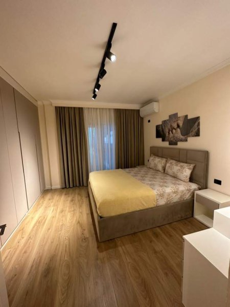 Tirane, jepet me qera apartament 2+1 Kati 4, 100 m² 500 Euro (kompleksi Tom Doshit ne shkoze)