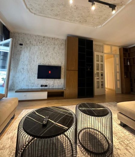 Tirane, jepet me qera apartament 2+1 Kati 4, 100 m² 500 Euro (kompleksi Tom Doshit ne shkoze)