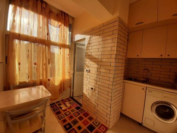 Tirane, jepet me qera apartament 1+1 Kati 2, 60 m² 350 Euro (Siri Kodra)