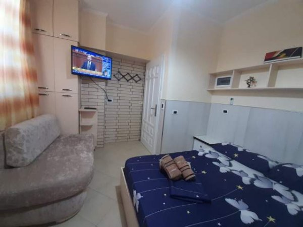 Tirane, jepet me qera garsonier Kati 2, 42 m² 350 Euro (Hotel Meridian)