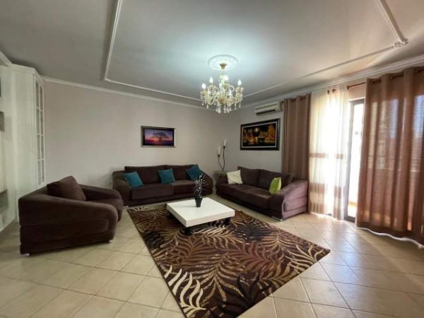 Tirane, jepet me qera apartament 2+1 Kati 5, 110 m² 650 Euro (Rruga e Durresit)