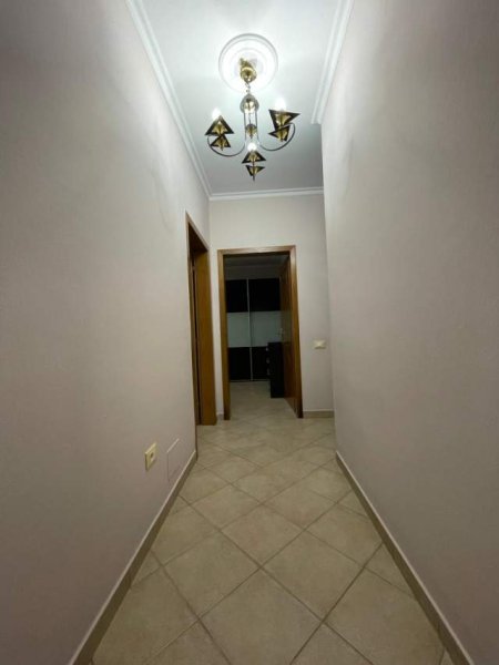 Tirane, jepet me qera apartament 2+1 Kati 5, 110 m² 650 Euro (Rruga e Durresit)