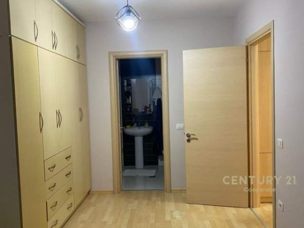 Tirane, shitet apartament 2+1 103 m² 196.000 Euro (kompleksi kontakt)
