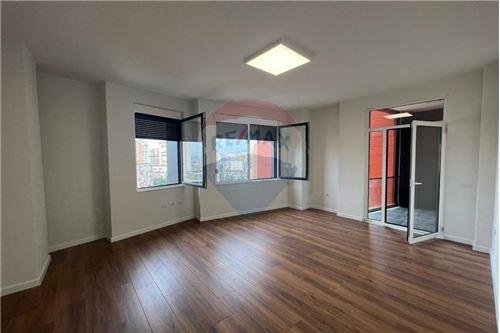 Tirane, jepet me qera apartament Kati 6, 108 Euro (Xhorxh Bush)
