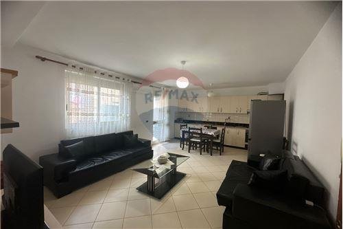 Tirane, jepet me qera apartament 1+1 Kati 4, 64 m² 450 Euro