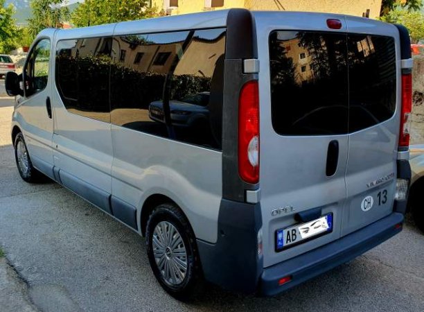 Tirane, shitet minivan Opel Vivaro Viti 2013, 8.500 Euro