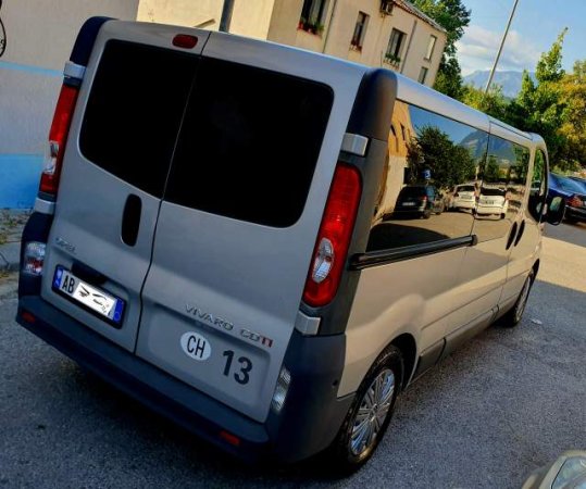 Tirane, shitet minivan Opel Vivaro Viti 2013, 8.500 Euro