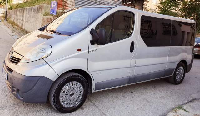 Tirane, shitet minivan Opel Vivaro Viti 2013, 8.500 Euro