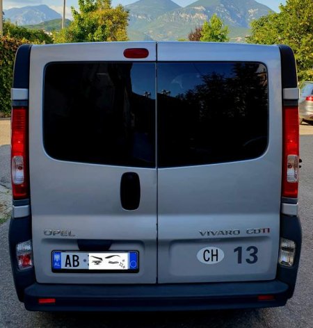 Tirane, shitet minivan Opel Vivaro Viti 2013, 8.500 Euro