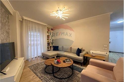 Tirane, jepet me qera apartament 2+1+BLK 86 m² 700 Euro (Frosina Plaku)