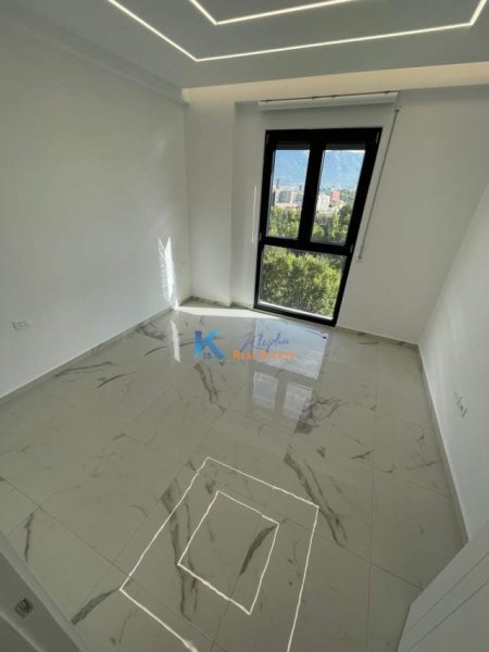 Tirane, jepet me qera zyre Kati 4, 75 m² 700 Euro