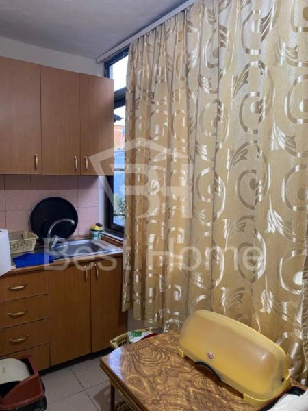 Tirane, jepet me qera apartament 1+1+A Kati 3, 60 m² 350 Euro (Rruga Kongresi i Manastirit, prane Pediatrise)