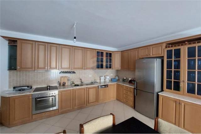 Tirane, jepet me qera apartament 2+1+BLK 95 m² 400 Euro (Rruga Mahmut Allushi)