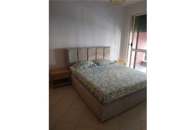 Tirane, jepet me qera apartament 2+1+BLK 95 m² 400 Euro (Rruga Mahmut Allushi)