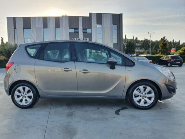 Fier, shitet makine Opel Meriva 1,7 TDCI Automatik Klima Viti 2011