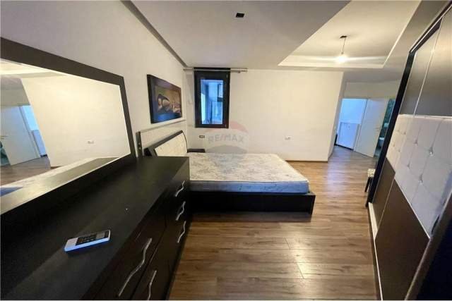 Tirane, jepet me qera apartament 3+1+BLK Kati 5, 112 m² 500 Euro (Unaza e re)