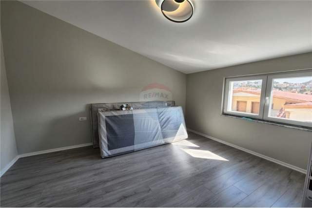 Tirane, jepet me qera apartament 1+1 Kati 1, 55 m² 380 Euro (Rruga Arben Broci)