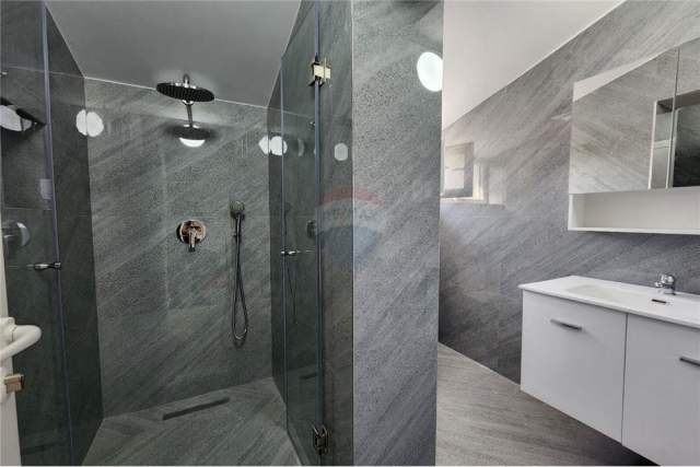 Tirane, jepet me qera apartament 1+1 Kati 1, 55 m² 380 Euro (Rruga Arben Broci)