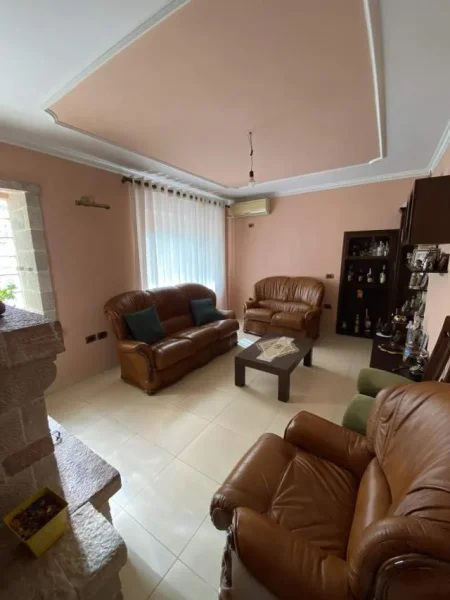 Tirane, shitet apartament 4+1+2 BLK Kati 1, 151 m² 225.000 Euro (Bulevardi Zhan Dark)