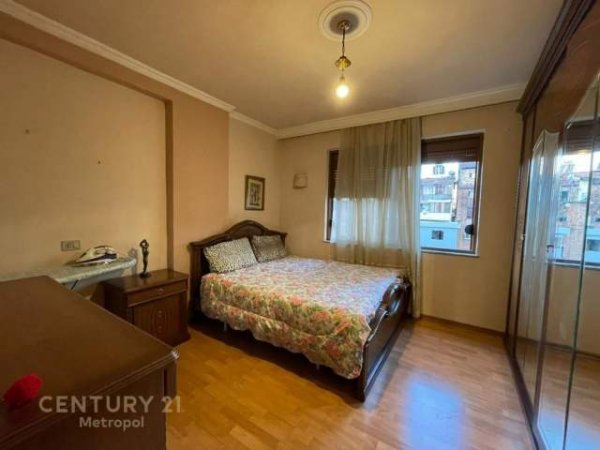 Tirane, jepet me qera apartament 1+1+A Kati 7, 60 m² 500 Euro (myslym shyre)