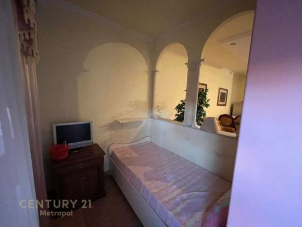 Tirane, jepet me qera apartament 1+1+A Kati 7, 60 m² 500 Euro (myslym shyre)