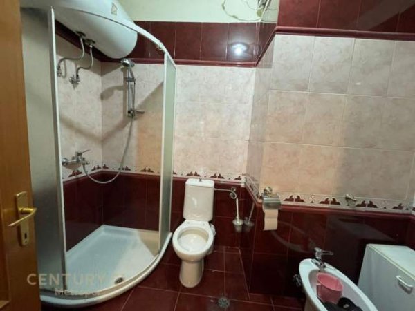 Tirane, jepet me qera apartament 1+1+A Kati 7, 60 m² 500 Euro (myslym shyre)