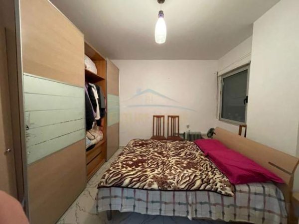 Tirane, shitet apartament 1+1 Kati 2, 65 m² 120.000 Euro (Ish parku i autobuzave,Rruga e Kavajes.)