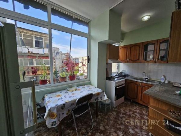Tirane, shitet apartament 90 m² 149 Euro (tirana re)