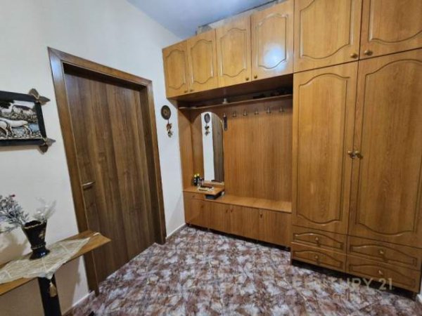 Tirane, shitet apartament 90 m² 149 Euro (tirana re)