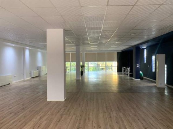 jepet me qera ambjent biznesi Kati 2, 245 m² 3.000  (Bulevardi i Ri)