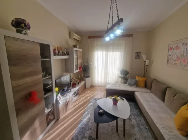 Tirane, shitet apartament 3+1+Aneks+Ballkon Kati 4, 100 m² 270.000 € (ish blloku)