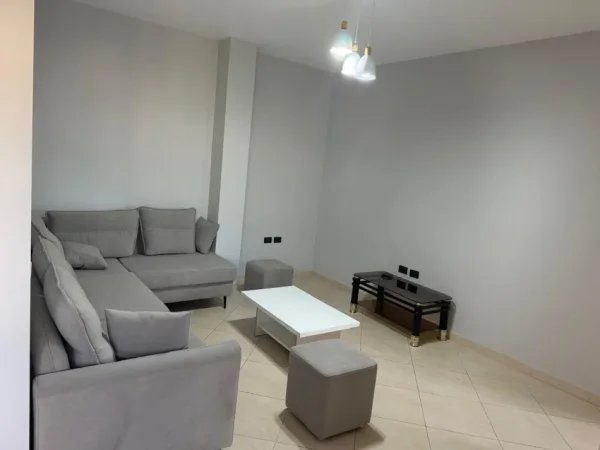 Tirane, jepet me qera apartament 1+1 Kati 2, 70 m² 550 € (Kinostudio)