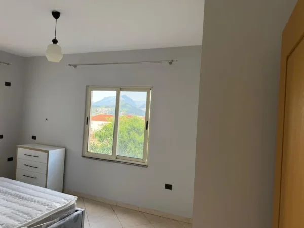 Tirane, jepet me qera apartament 1+1 Kati 2, 70 m² 550 € (Kinostudio)