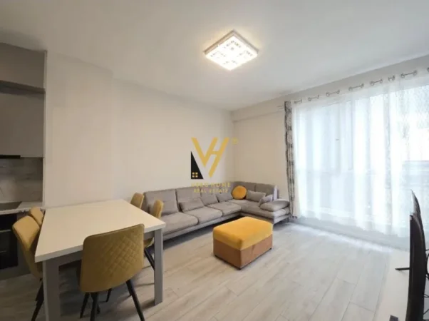 Tirane, jepet me qera apartament 1+1+Ballkon Kati 5, 70 m² 730 € (KOMUNA E PARISIT)