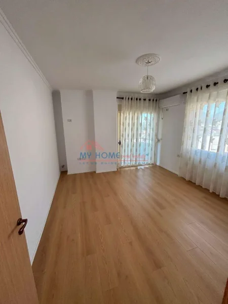 Tirane, shitet apartament 2+1+Ballkon Kati 2, 89 m² 140.000 € (Fresk)