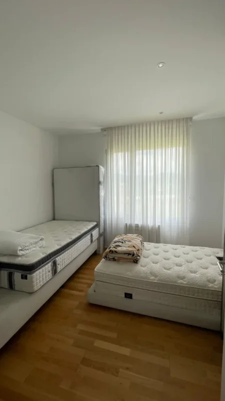Tirane, shitet Vile Vile 1 Katshe , 1.000 m² 1.200.000 € (Vishnje)