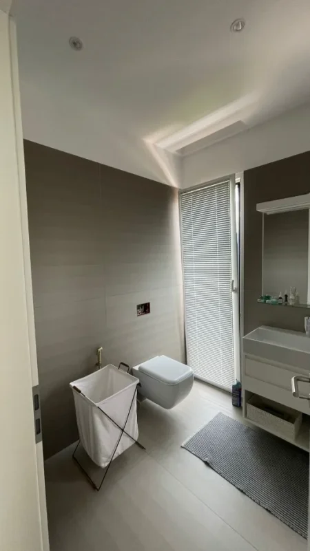 Tirane, shitet Vile Vile 1 Katshe , 1.000 m² 1.200.000 € (Vishnje)