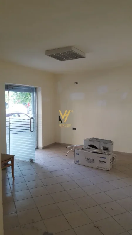 Tirane, shitet dyqan Kati 0, 55 m² 165.000 € (IRFAN TOMINI)
