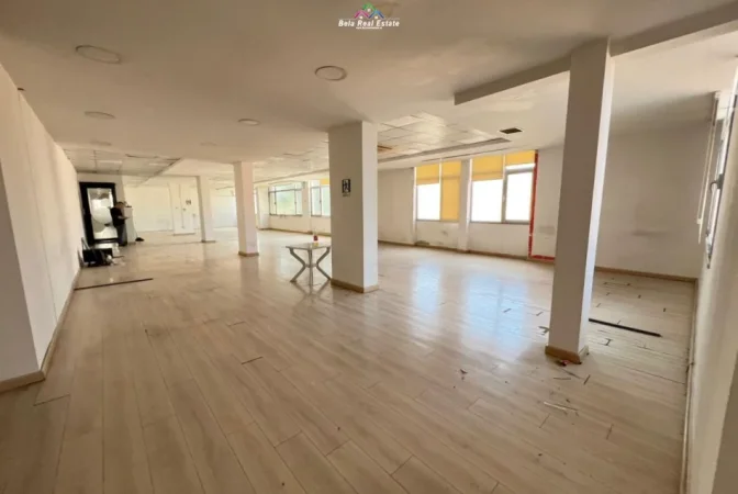 Tirane, jepet me qera zyre Kati 2, 300 m² 4.500 € (Stadiumi Dinamo)