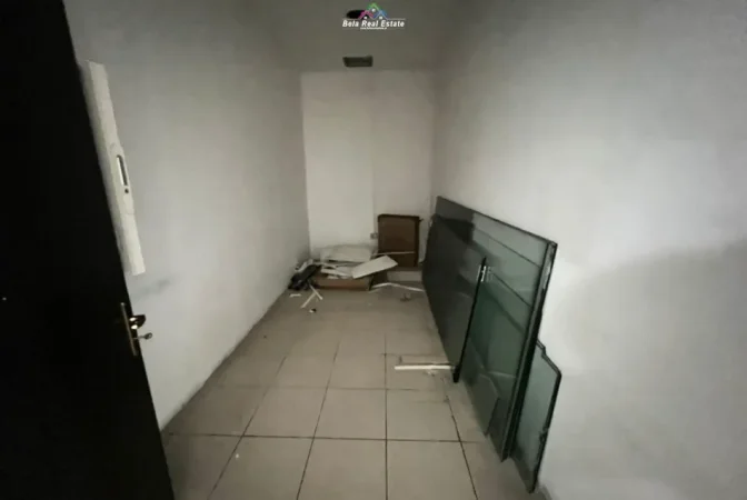 Tirane, jepet me qera zyre Kati 2, 300 m² 4.500 € (Stadiumi Dinamo)
