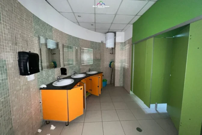 Tirane, jepet me qera zyre Kati 2, 300 m² 4.500 € (Stadiumi Dinamo)