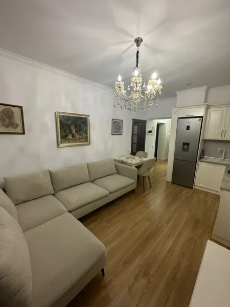 Tirane, jepet me qera apartament 2+1+Ballkon Kati 2, 74 m² 700 € (Shallvaret)