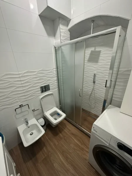 Tirane, jepet me qera apartament 2+1+Ballkon Kati 2, 74 m² 700 € (Shallvaret)