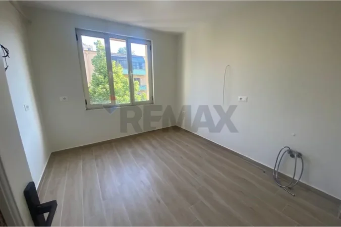 Tirane, jepet me qera zyre Kati 2, 86 m² 600 € 