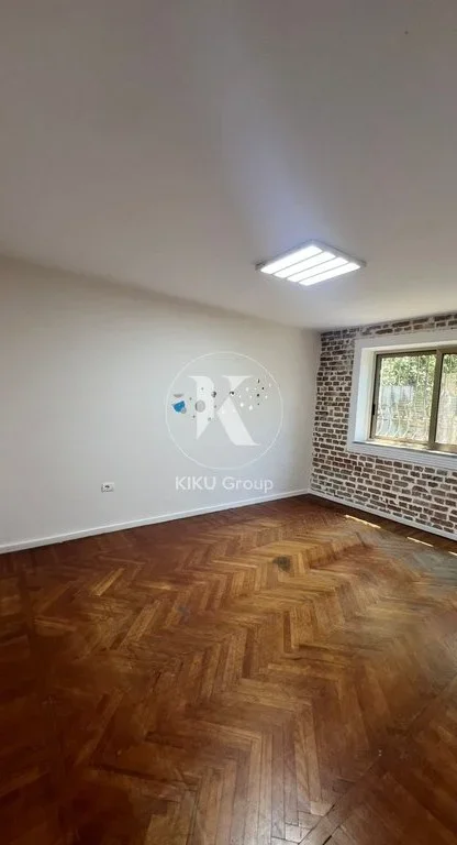 Tirane, jepet me qera zyre Kati 1, 95 m² 1.000 € (Myslym Shyri)